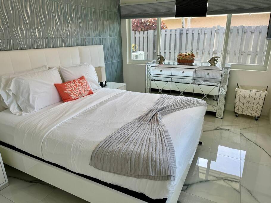 Amazing Home W Heated Pool 8 Mins To The Beach Lighthouse Point Dış mekan fotoğraf