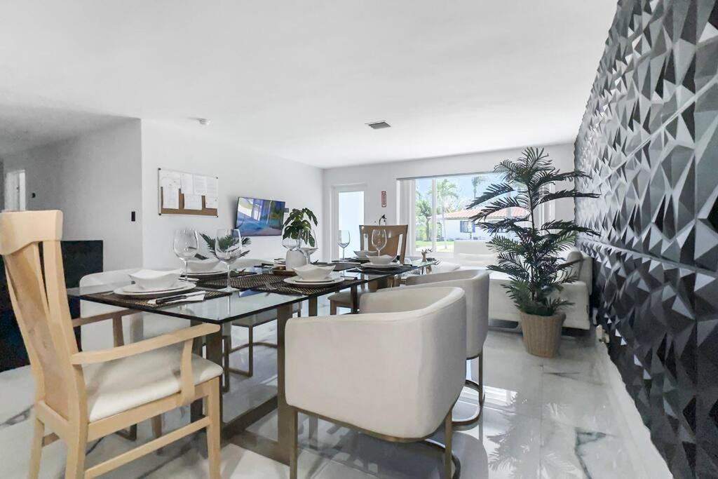 Amazing Home W Heated Pool 8 Mins To The Beach Lighthouse Point Dış mekan fotoğraf